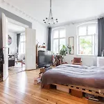 & Charmy In Old Building Apartment Berlin