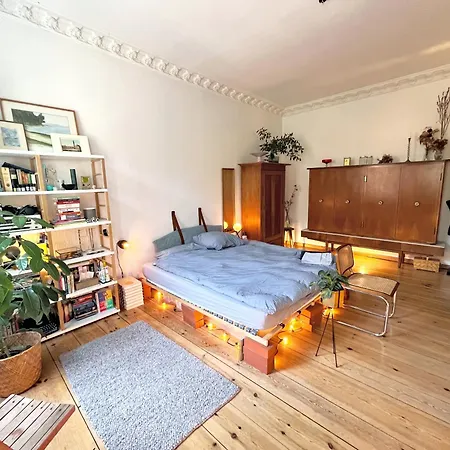 & Charmy In Old Building Apartment Berlin