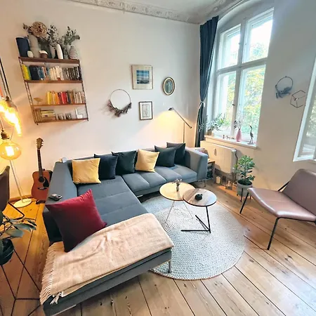 & Charmy In Old Building * Berlijn