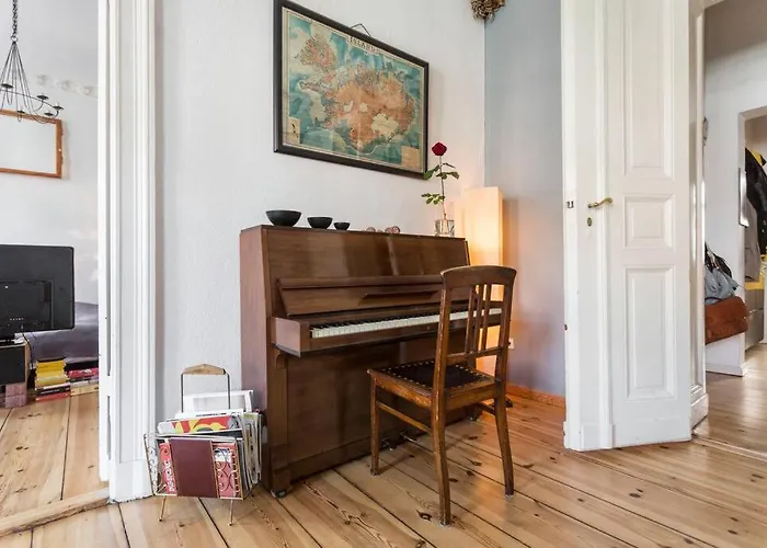 & Charmy In Old Building Appartement Berlijn