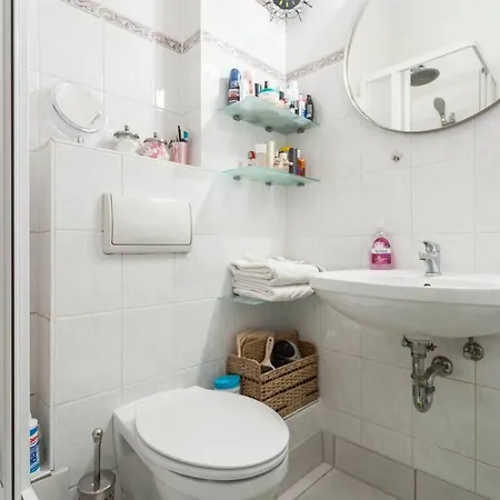 & Charmy In Old Building * Berlín