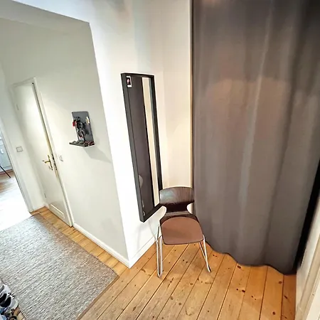 & Charmy In Old Building Berlín