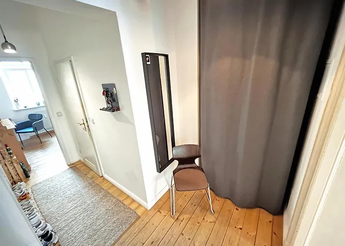 & Charmy In Old Building Berlín