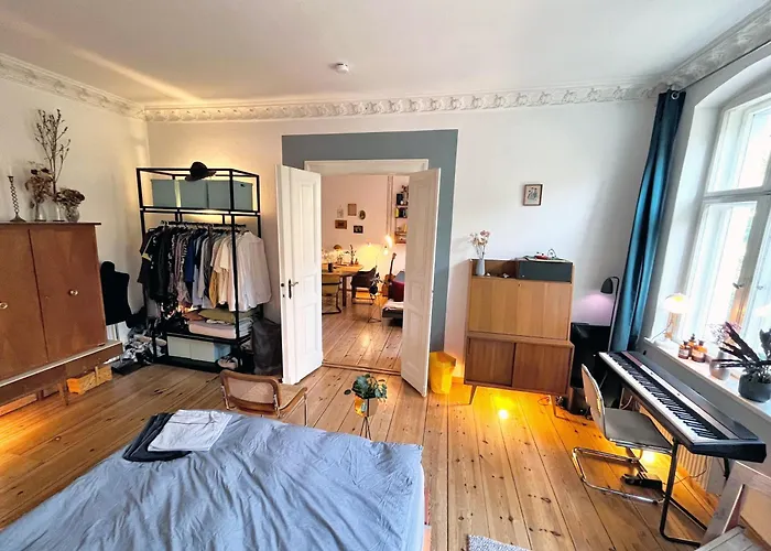 & Charmy In Old Building * Berlín