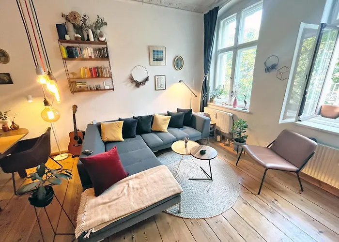 & Charmy In Old Building * Berlín